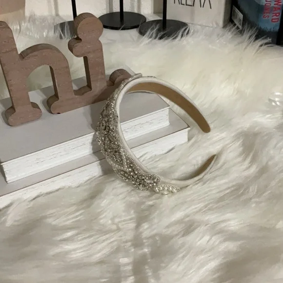 White Textured Hair Accessory - Picture 5 of 5